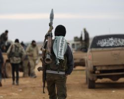 قيادي في الجيش الحر: تنظيم الدولة يتدرع بالمدنيين ويستخدم شبكات المياه للتنقل بين الباب وقراها