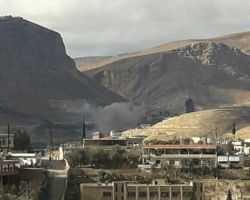 نشرة أخبار سوريا- أكثر من 30 برميلاً متفجراً حصة وادي بردى اليوم، وحزب الله يتحدى الجميع بمنع وفد روسي من التقاء وجهاء الوادي -(04-01-2017)
