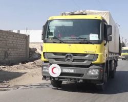 30 شاحنة محملة بمواد غذائية تدخل مدينة تلبيسة بريف حمص الشمالي 