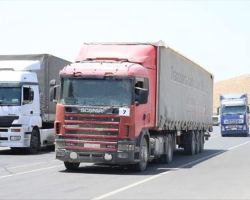 1700 شاحنة مساعدات عبرت حدود تركيا إلى سوريا في أيار 