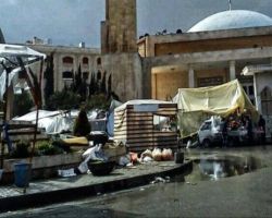 الحرب تحول تجار حلب إلى باعة متجولين