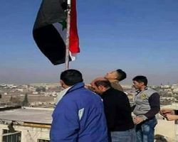 علم نظام الأسد يرفرف فوق مناطق سيطرة المليشيات الكردية في حلب 