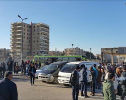 الدفعة العاشرة من مهجري الوعر تستعد لمغادرة الحي إلى إدلب
