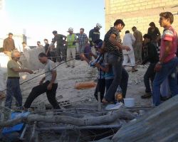 نشرة أخبار سوريا- أكثر من 15 قتيلاً و30 جريحاً في مجزرة لقوات أسد في بلدة سنجار بريف إدلب، وإنقاذ 148 مهاجرًا سورياً من الغرق في بحر إيجه -(8_8_2015)