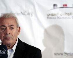 غليون يدعو لتدخل دولي لوقف القمع	