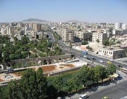 دير الزور المنسية في شرق سوريا.. مقسمة بين سلطتين وحصارين