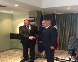 رياض حجاب يطالب بالضغط على روسيا والأسد لإيقاف المجازر في حلب