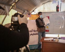 الفقر يحرم أطفال إدلب من التعليم عن بعد