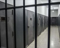 هل يقتل كورونا السجناء السوريين نيابة عن نظام الأسد؟