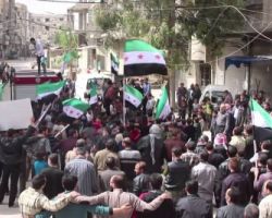 مظاهرات في الغوطة الشرقية تطالب بتوحد الفصائل ونصرة داريا وحلب