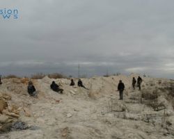 أخبار سوريا_ تدمير 3 مبانٍ و4 آليات عسكرية لقوات أسد، والمجاهدون يواصلون تقدمهم ويسيطرون على تلة حندرات بريف حلب الشمالي_ (7-3- 2015)