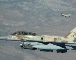 الطيران الإسرائيلي يستهدف مستودع أسلحة للنظام بريف حمص