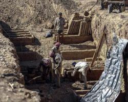 مقابر عمودية في دوما المحاصرة لاستيعاب الموتى
