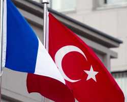 تركيا تحذّر فرنسا: إما نحن أو الميلشيات الانفصالية 