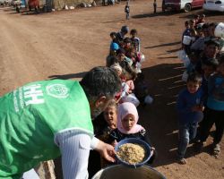 الـ (IHH) التركية توزع وجبات غذائية لمئة ألف شخص في سوريا يومياً خلال شهر رمضان