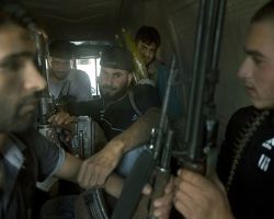 الجيش السوري الحر يدمر مطارين للنظام في حلب وحماة