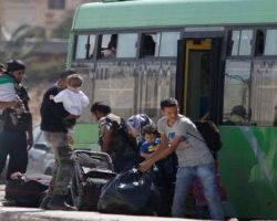 الدفعة السابعة من مهجري الوعر تصل إلى مشارف إدلب