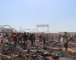 حريق يلتهم أكثر من 30 خيمة في مخيم للنازحين شمال حلب