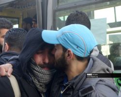 بدء خروج الدفعة الثالثة من أهالي حي الوعر باتجاه إدلب 