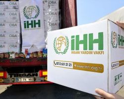 الـ (IHH) التركية ومؤسسة باكستانية يوزعان مساعدات مالية على السوريين في أورفا 