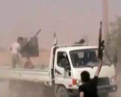 قصف على حلب وريف دمشق وانشقاق ضباط عن النظام