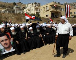 عشرات الدروز يحتشدون في الجولان المحتل تأييداً لنظام الأسد 