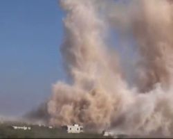 نشرة أخبار سوريا- نسف نفق طوله 350 متراً حفره تنظيم الدولة في حي الحجر الأسود، وتحرير عدة مبانٍ في محيط الأمن الجنائي والكراج الجديد في بلدة النعيمة بدرعا -(17_8_2015)