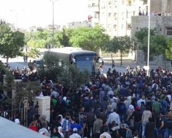 الدفعة الثانية من مهجري حي برزة الدمشقي تستعد لمغادرة الحي باتجاه الشمال السوري