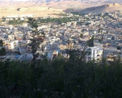 طفل شهيد وطفلة بترت قدمها جراء انفجار ألغام مليشيا حزب الله في مدينة يبرود