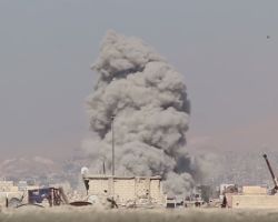 نشرة أخبار سوريا- عشرات الصواريخ تنهال على عين ترما وجوبر، والاتفاق على نقل عناصر تنظيم الدولة من الحدود اللبنانية إلى البوكمال -(27-8-2017)
