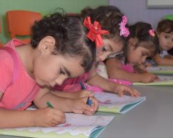 الـ (IHH) التركية توزع قرطاسية على 50 ألف طالب سوري في ريف حلب 