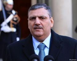 حجاب يؤكد للرئيس الفرنسي على ضرورة تبني استراتيجية جديدة للعملية التفاوضية
