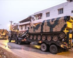 بعد التهديد بعملية عسكرية واسعة .. الجيش التركي يدفع بمزيد من التعزيزات نحو الحدود مع سوريا