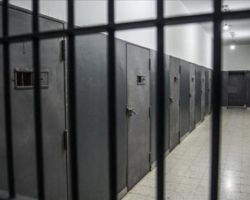 تقرير يوثق مقتل 104 آلاف معتقل في سجون نظام الأسد خلال عامين 