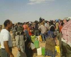 بعد أكثر من شهرين على اعتبار المنطقة عسكرية.. إدخال مساعدات إنسانية للعالقين في مخيم الرقبان على حدود الأردن