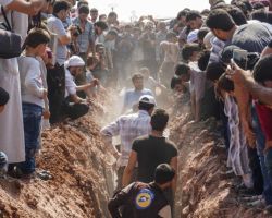 نشرة أخبار سوريا- 40 شهيداً من الدفاع المدني وجيش الإسلام بأيادٍ مجهولة، والنظام يتكبد خسائر كبيرة على جبهة عين ترما بالغوطة الشرقية -(12-8-2017)