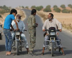 الثوار يؤمنون الطرقات في مدينة جرابلس 