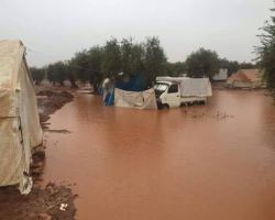 نشرة أخبار سوريا- غرق عدة خيم للنازحين بريف حلب الشمالي جراء الأمطار الغزيرة، وروسيا تؤجل محادثات السلام في سوريا لأجل غير مسمى -(1-11-2016)