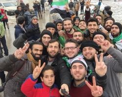 بعد غياب: علم الثورة يزين مظاهرات إدلب وغوطة دمشق