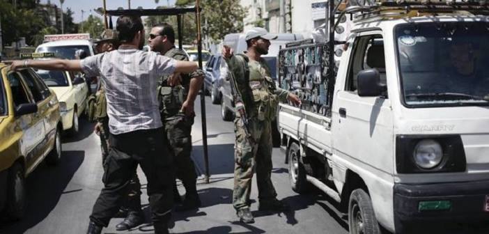 النظام يشن حملة اعتقالات لتجنيد الشباب قسرياً في ريف حماة