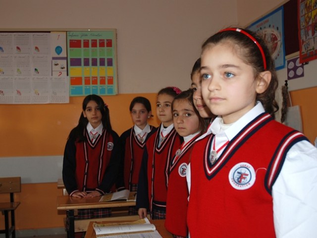 التربية التركية تشجع على الاستفادة من برنامج المساعدة المالية للطلاب السوريين..كيف تحصل عليها؟