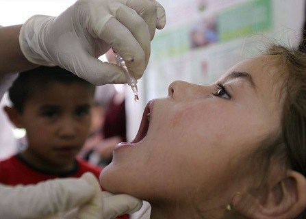 بعد ظهوره من جديد..تحذيرات من انتشار وباء شلل الأطفال الوحشي في سورية
