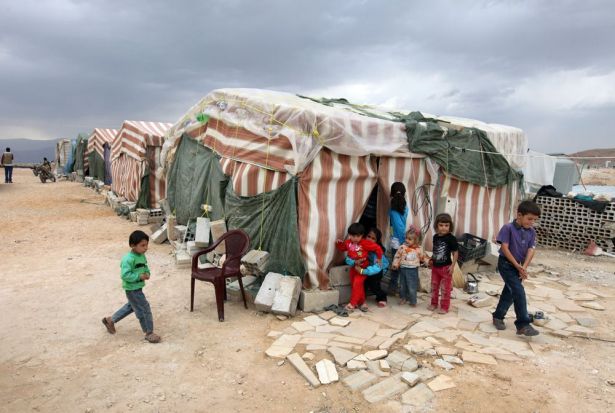 المنسق الأممي لشؤون اللاجئين السوريين: المناطق الآمنة لا تكفي لعودة اللاجئين