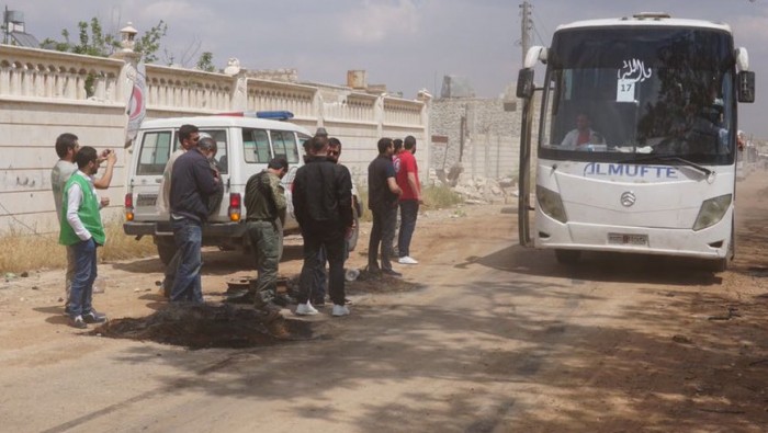 الدفعة الأولى من مهجري حي برزة الدمشقي تصل إلى إدلب 