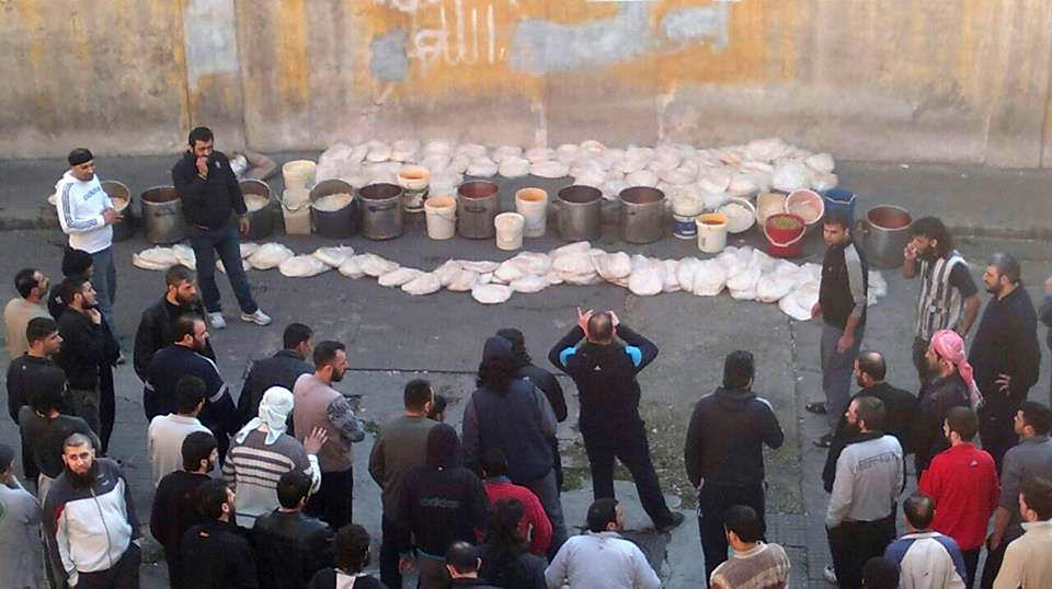 معتقلو سجن حمص يعلقون إضرابهم عن الطعام
