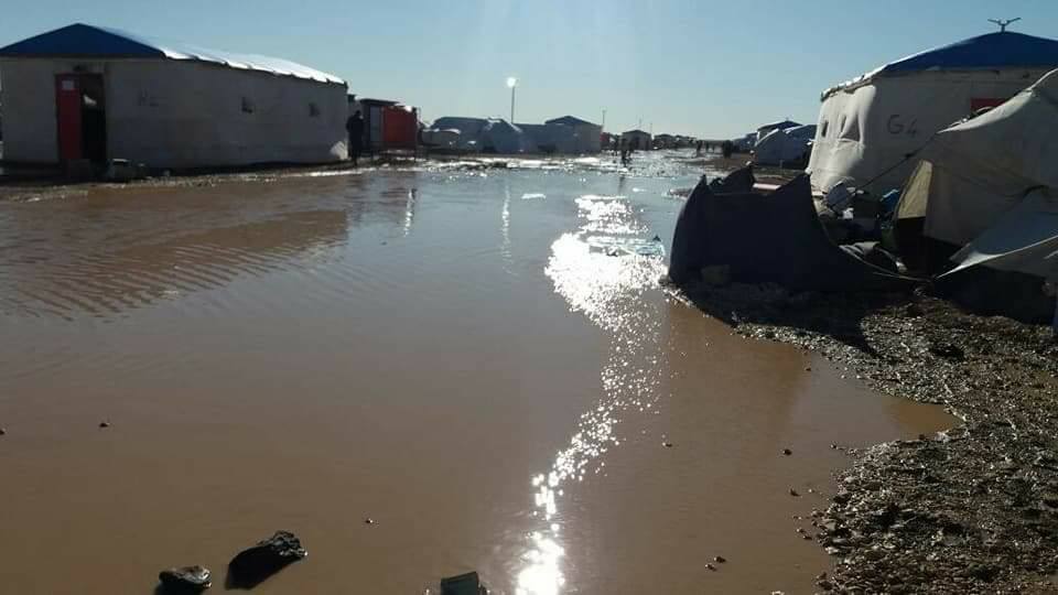 مع قدوم الشتاء .. أوضاع مأسوية لمهجّري دير الزور في مخيم مبروكة