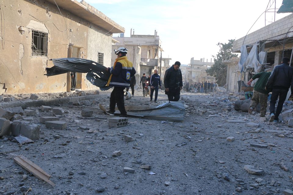 إدلب تحت القصف: ثلاثة شهداء وعشرات الجرحى في قصف جوي وصاروخي