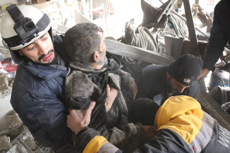 نشرة أخبار سوريا- اتهامات لتحرير الشام بتسليم المناطق المحررة في ريف إدلب للنظام، ومجزرة في حمورية تخلف 12 شهيداً وعشرات الجرحى -(6-1-2018)