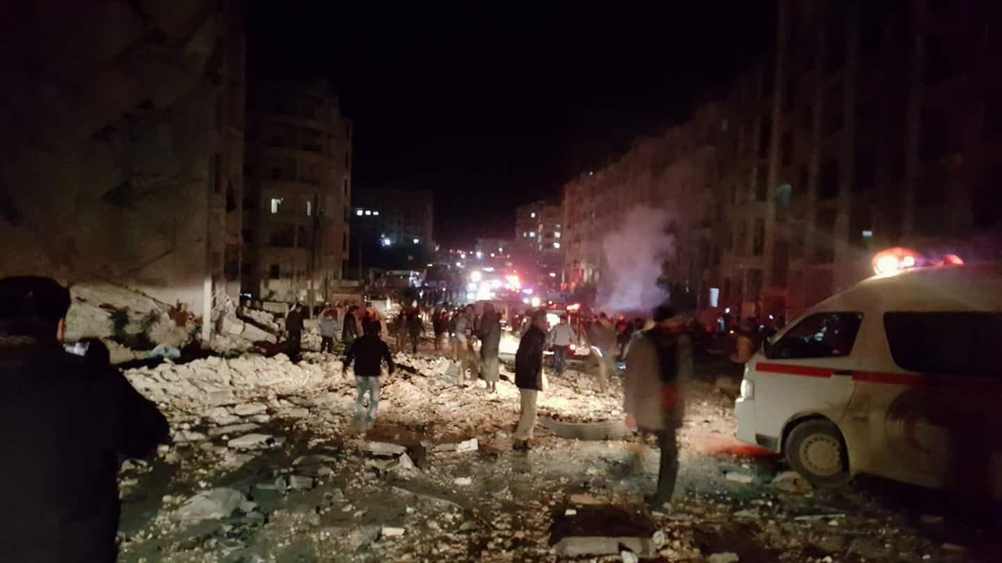 25 شهيداً وعشرات الجرحى، الحصيلة الأولية لانفجار سيارة مفخخة في إدلب 