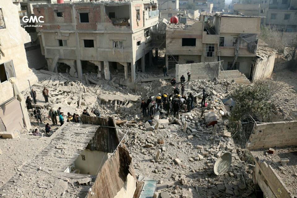 الصواريخ المظلية تودي بحياة أكثر من 20 شهيداً في الغوطة الشرقية